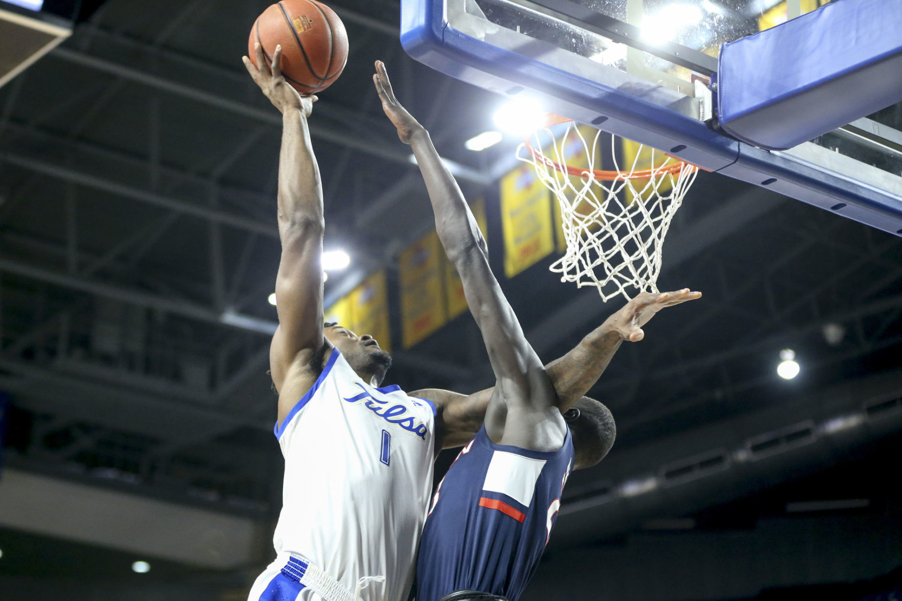 Tulsa Golden Hurricane vs Connecticut Huskies